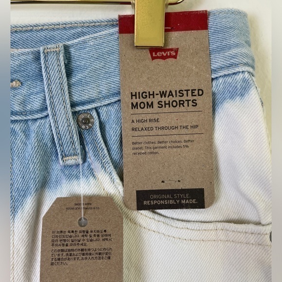Levi’s High Waisted Mom Shorts, White, Raw Hem, Cool Bleached Style, Size 25 NWT - Picture 2 of 7